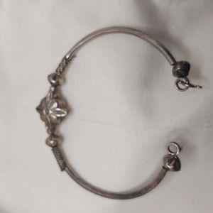 Metal bracelet with star center
